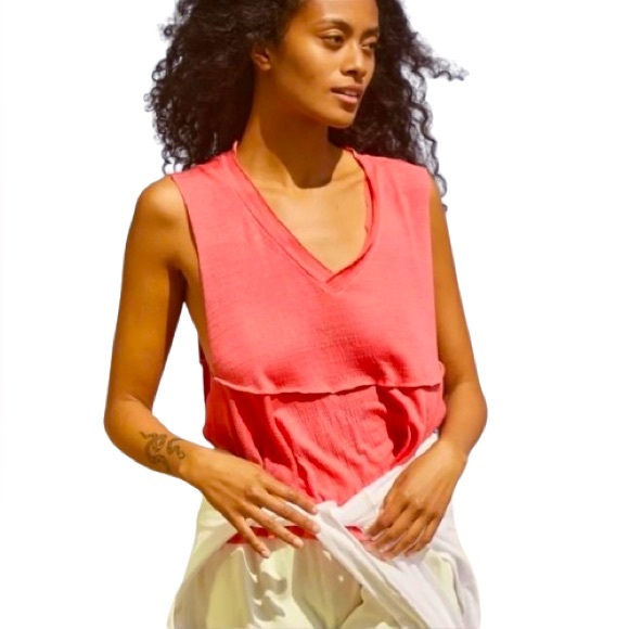NWT Free People Movement Full Hearts Hot Hibiscus V-Neck Tank Size M - Picture 1 of 11